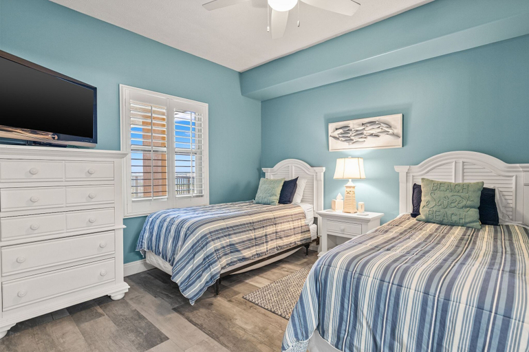 Bedroom 3, Treasure Island 1606, Bay