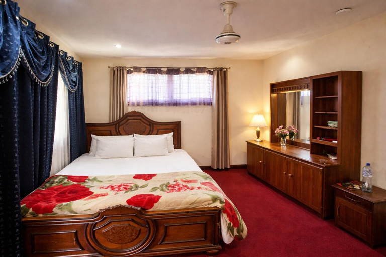 Bedroom 1, Hotel Highlander Inn, Northern Areas