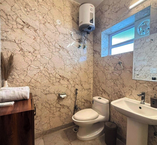 Bathroom 4, Hotel Casa Blanca 441, Delhi