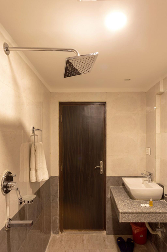 Bathroom 4, Hotel Yellow Pagoda Pokhara, Gandaki