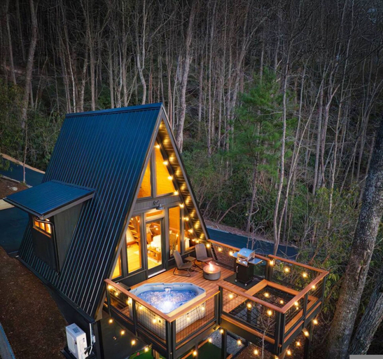 Room 3, A-frame Retreat Hot Tub Mtn Views Spa Bath, Transylvania