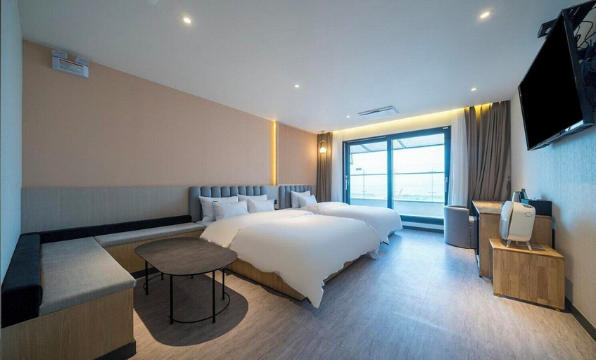 Bedroom 3, Brown Dot Geobuksum, Siheung