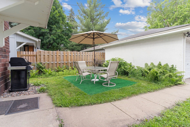 Others 5, Calhoun Cove, Hennepin