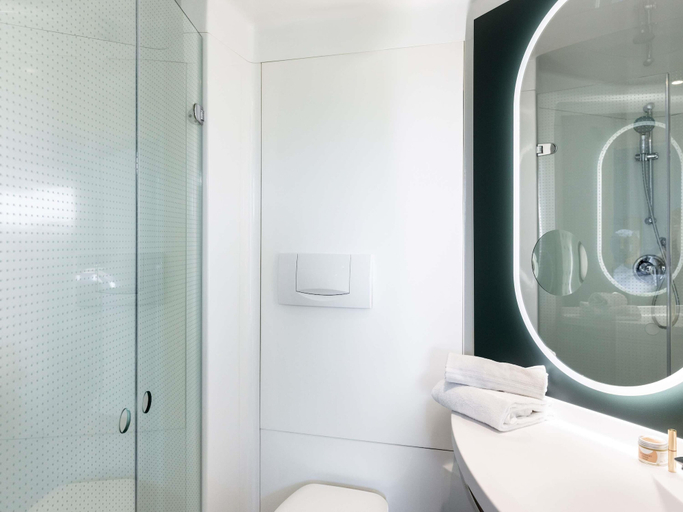 Bathroom 3, ibis Auch, Gers