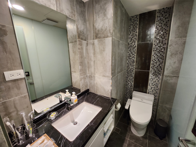 Bathroom 3, Bentley Hotel, Taoyuan