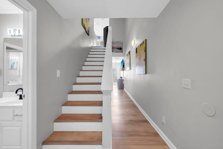 Interior 5, Horizon South 56-304, Bay