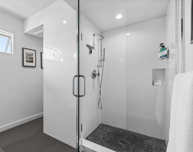 Bathroom 3, Villa Tranquilo, Riverside