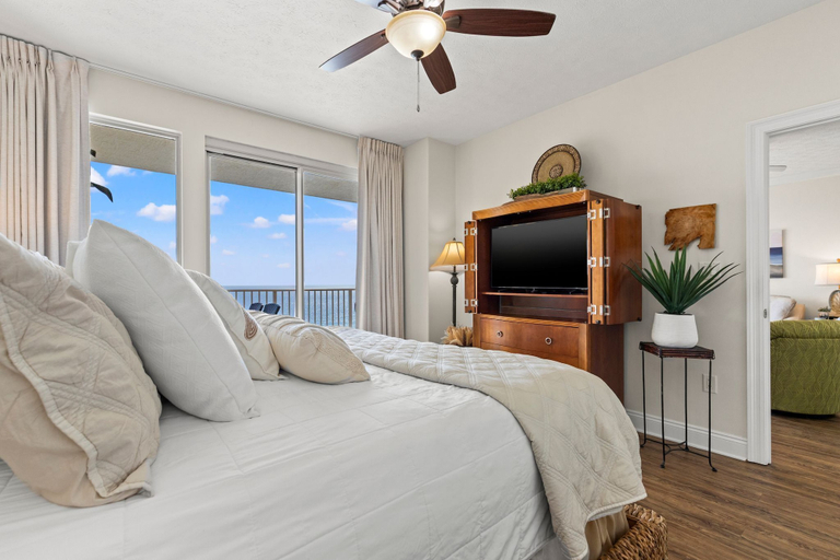 Bedroom 3, Treasure Island 1704, Bay