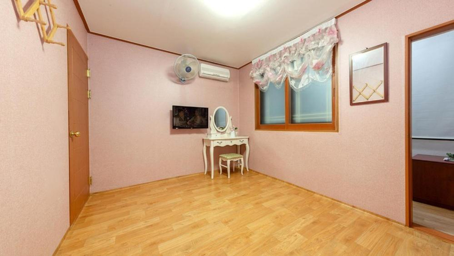 Others 4, Anmyeondo Paradise Pension, Taean