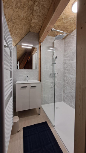 Bathroom 2, Les chaumieres de Brameix, Corrèze