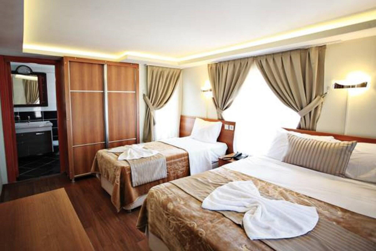 Bedroom 5, Taksim Palace Hotel, Beyoğlu