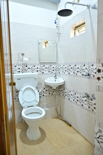 Bathroom 3, Hotel First Crown, Nadia