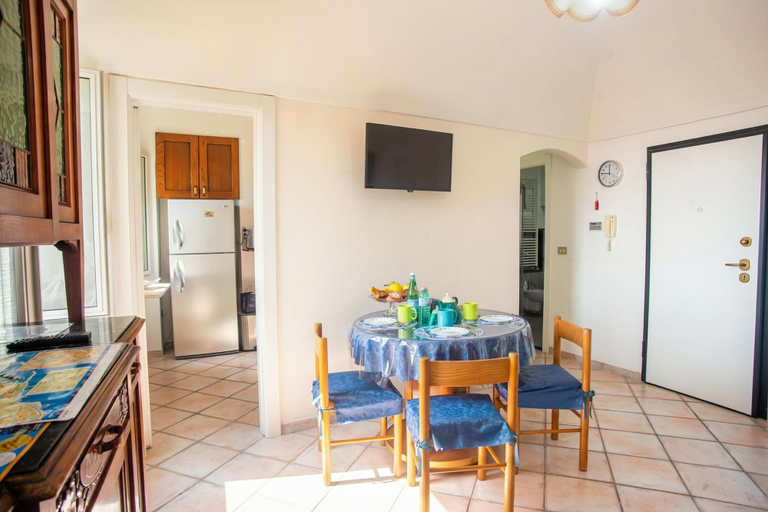 Dining 4, Casa Felice Sanremo Centre Sea-view Apartment for 4, Imperia