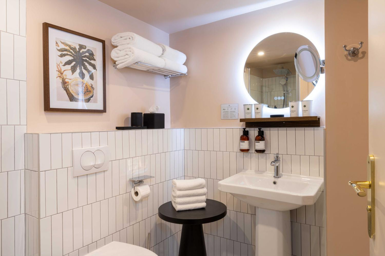 Bathroom 4, Le Clery, Paris
