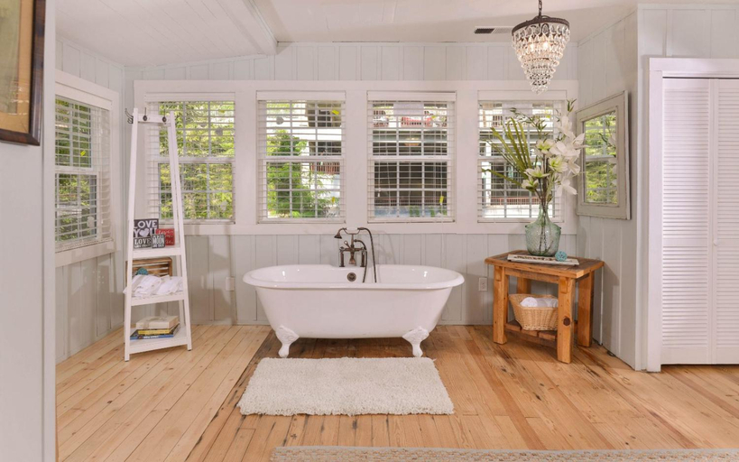 Bathroom, On River Time, Sevier