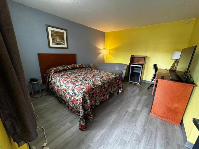 Bedroom 3, Travelers Inn by OYO Longview Kelso, Cowlitz