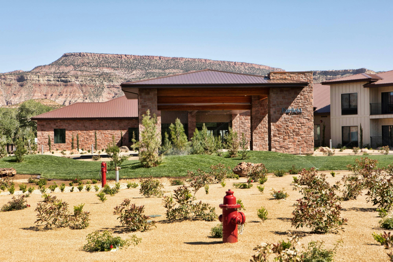 Exterior & Views