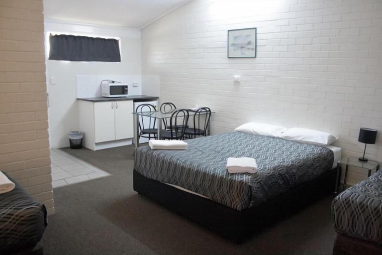 Room 3, Plains Motor Inn, Gunnedah