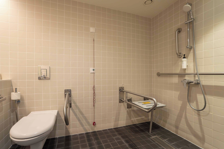 Bathroom 5, easyHotel Barcelona Fira, Barcelona