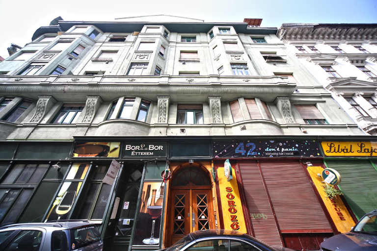 Exterior & Views