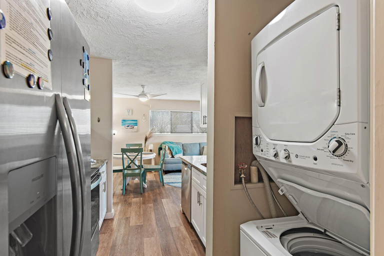 Interior 2, Cross Creek 29D, Walton