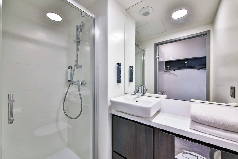 Bathroom 4, easyHotel Paris Charles de Gaulle, Seine-Saint-Denis