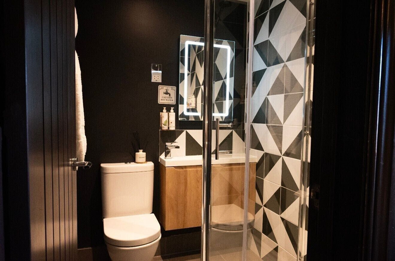 Bathroom 3, The George at Backwell, North Somerset