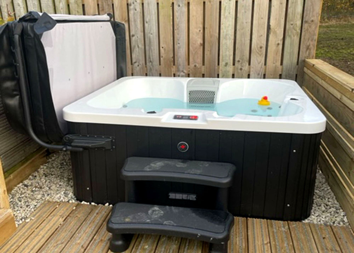 Outdoor spa tub, Geodome, Dorset