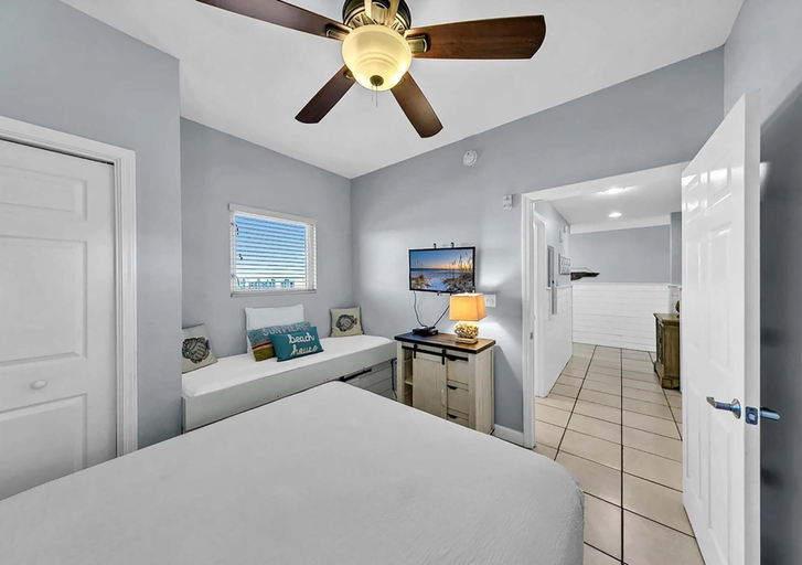 Bedroom 2, Sterling Reef 104, Bay