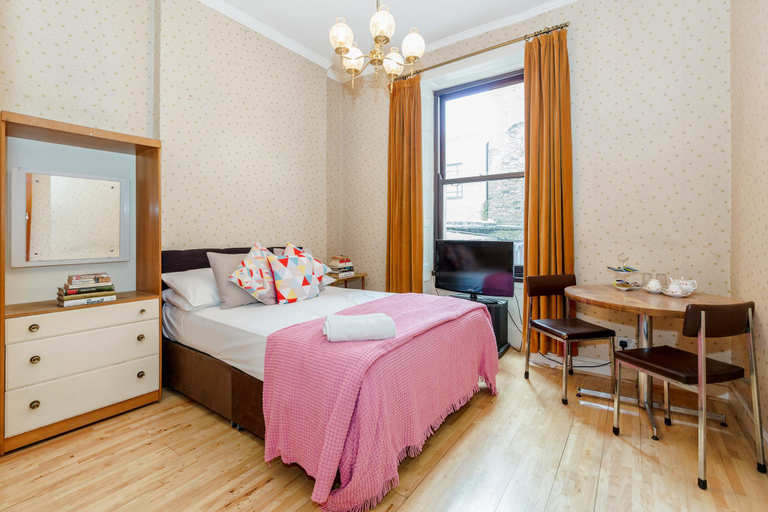 Bedroom 2, Russell Square Hotel, London