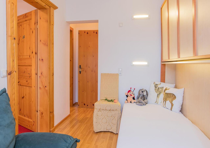 Bedroom 2, Hotel - Pension Otzmooshof, Sankt Johann im Pongau