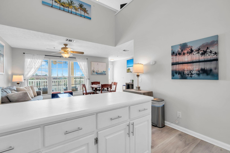 Interior 2, Horizon South 56-304, Bay