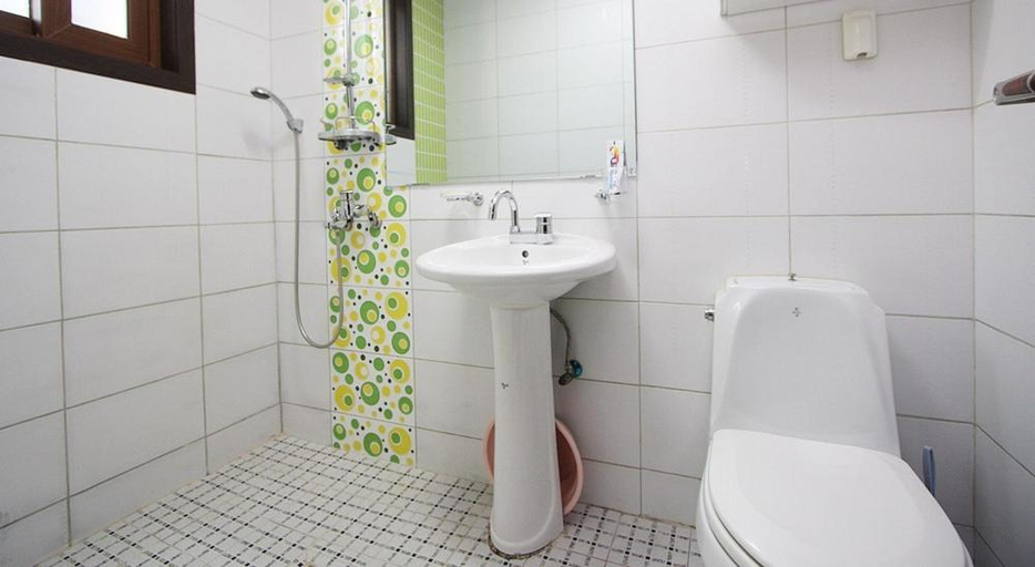 Bathroom 3, Anmyeondo Pension Ing, Taean