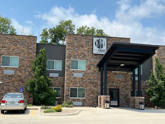 Exterior & Views 2, The Grove Inn And Suites, Wright