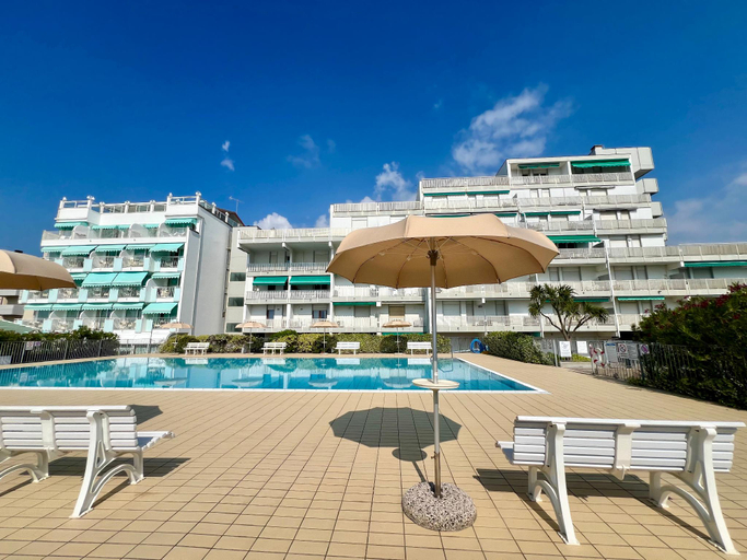 Swimming pool 4, Modern vacation home with a sea view balcony, Udine