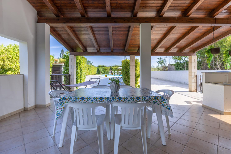 Others 5, Villa Giacomo con piscina, Ragusa