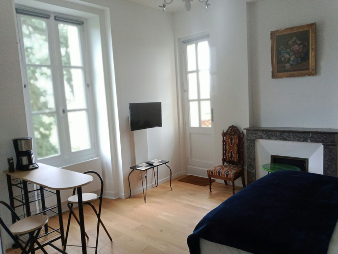 Others 5, VILLA SAINT-PIERRE, Vienne