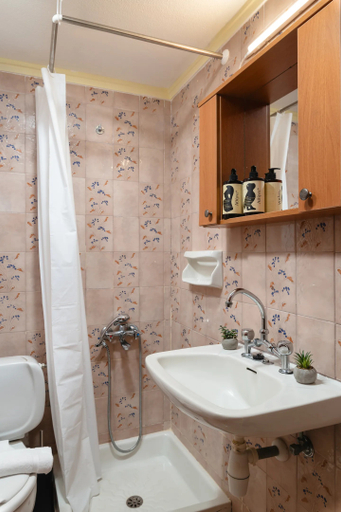Bathroom 3, Thelesi Apartments, Crete
