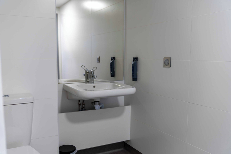 Bathroom 4, easyHotel Paris Charles de Gaulle, Seine-Saint-Denis