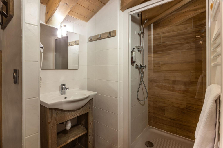 Bathroom 3, Residence Le Roc Noir by Alpapart, Savoie