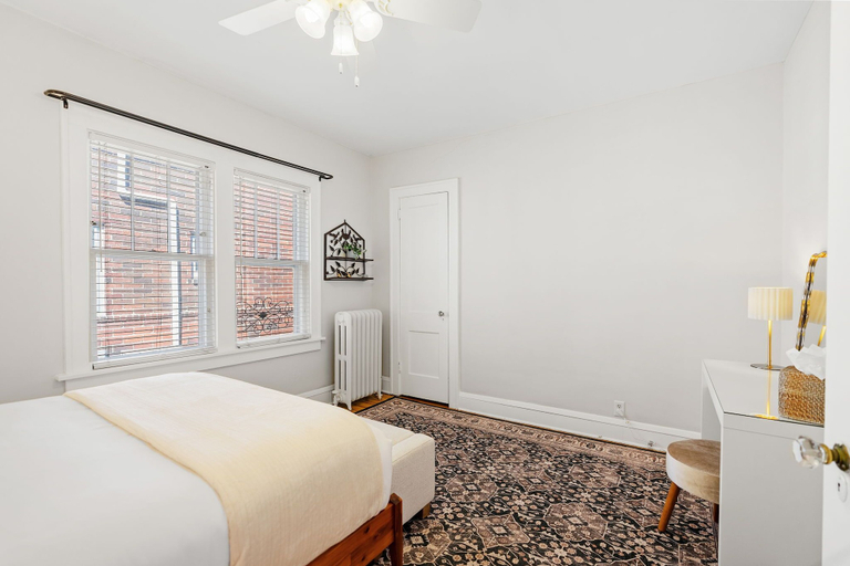 Bedroom 3, Calhoun Cove, Hennepin