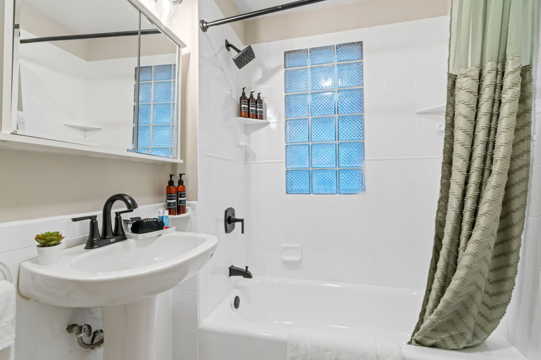 Bathroom 3, Red Maple, Hennepin