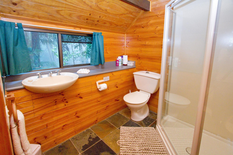 Bathroom 4, Mt Glorious Getaways, Pine Rivers Bal