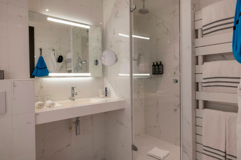 Bathroom 3, Edouard 7 Hotel, Paris