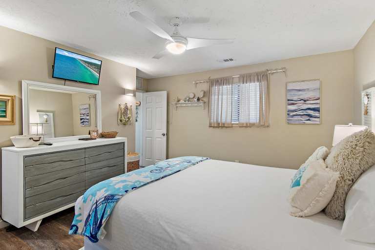 Room 5, Cross Creek 29D, Walton