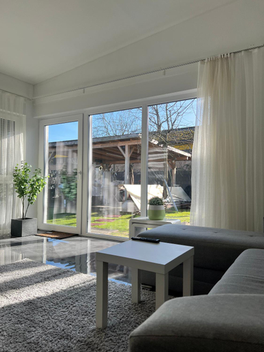 Others 4, Quiet Courtyard Apartment - Easy Parking & Quick Bus to City Center, Düsseldorf