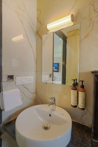 Bathroom 5, Urban Suites by BluSalzz Rajasthan, Jaipur