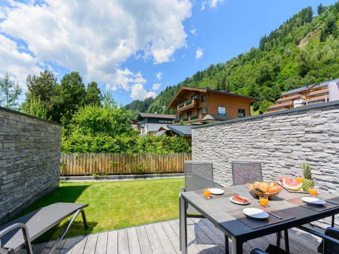 Others 5, Apartment in Neukirchen near Ski Lift Sauna, Zell am See
