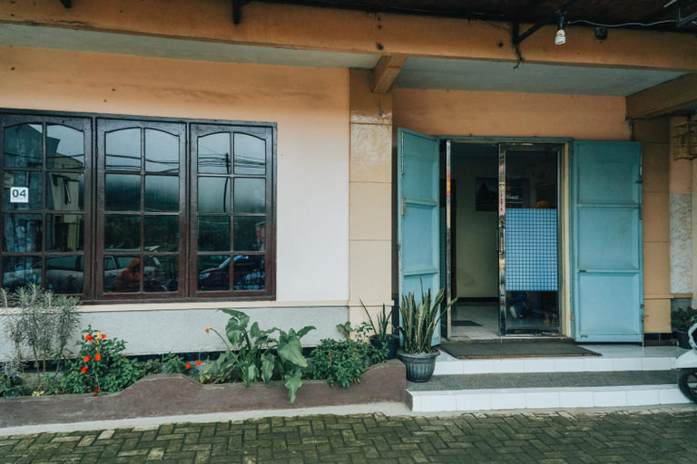 Exterior & Views