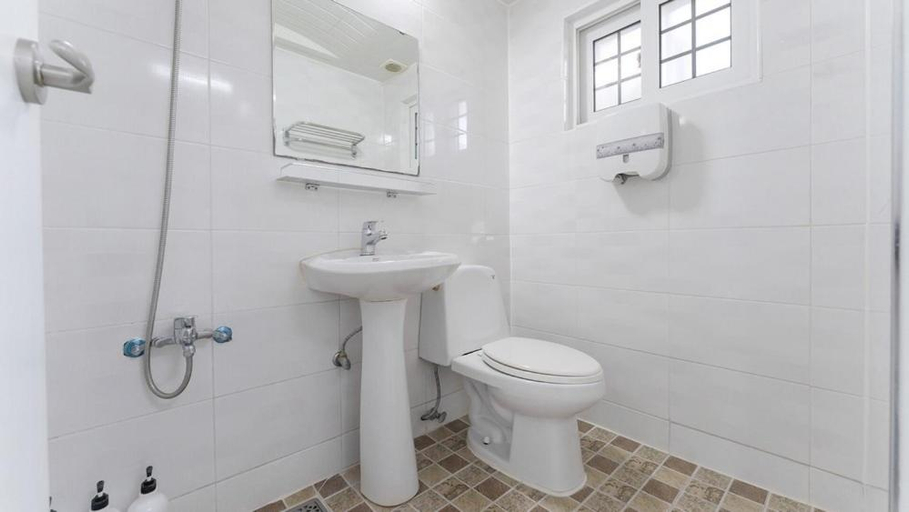 Bathroom 3, Geojae Lamer Pension, Geoje